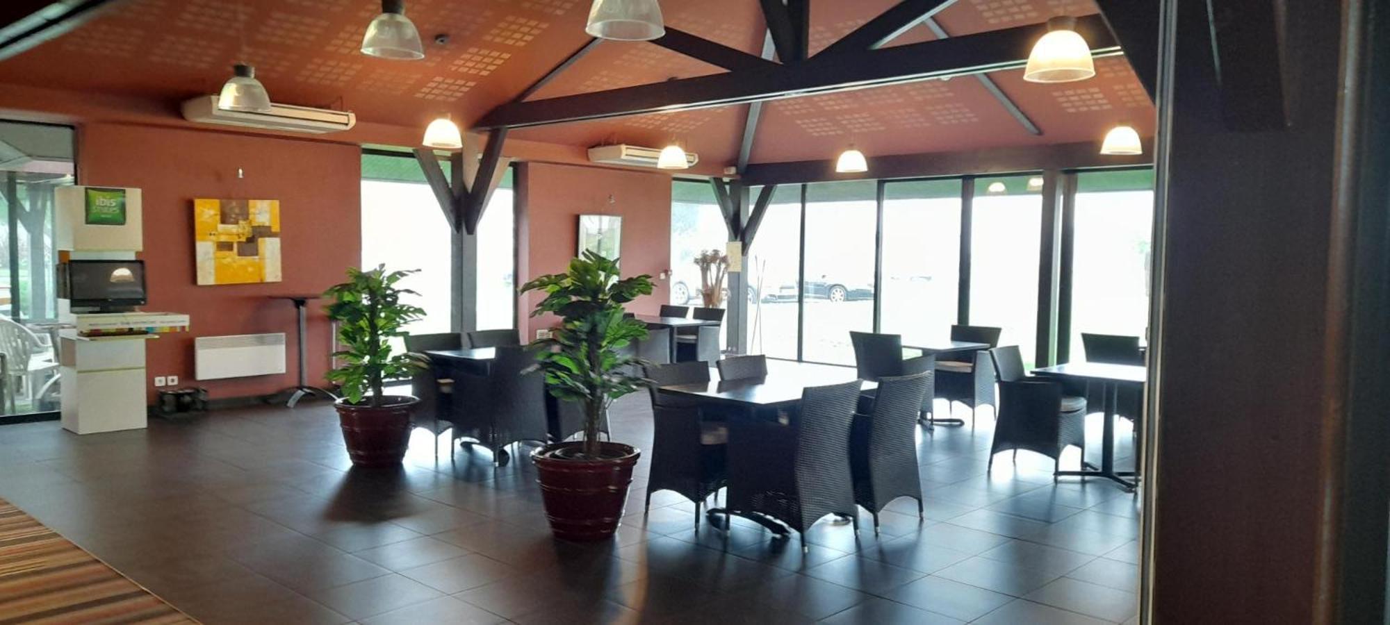 ホテル Ibis Styles Segré エクステリア 写真