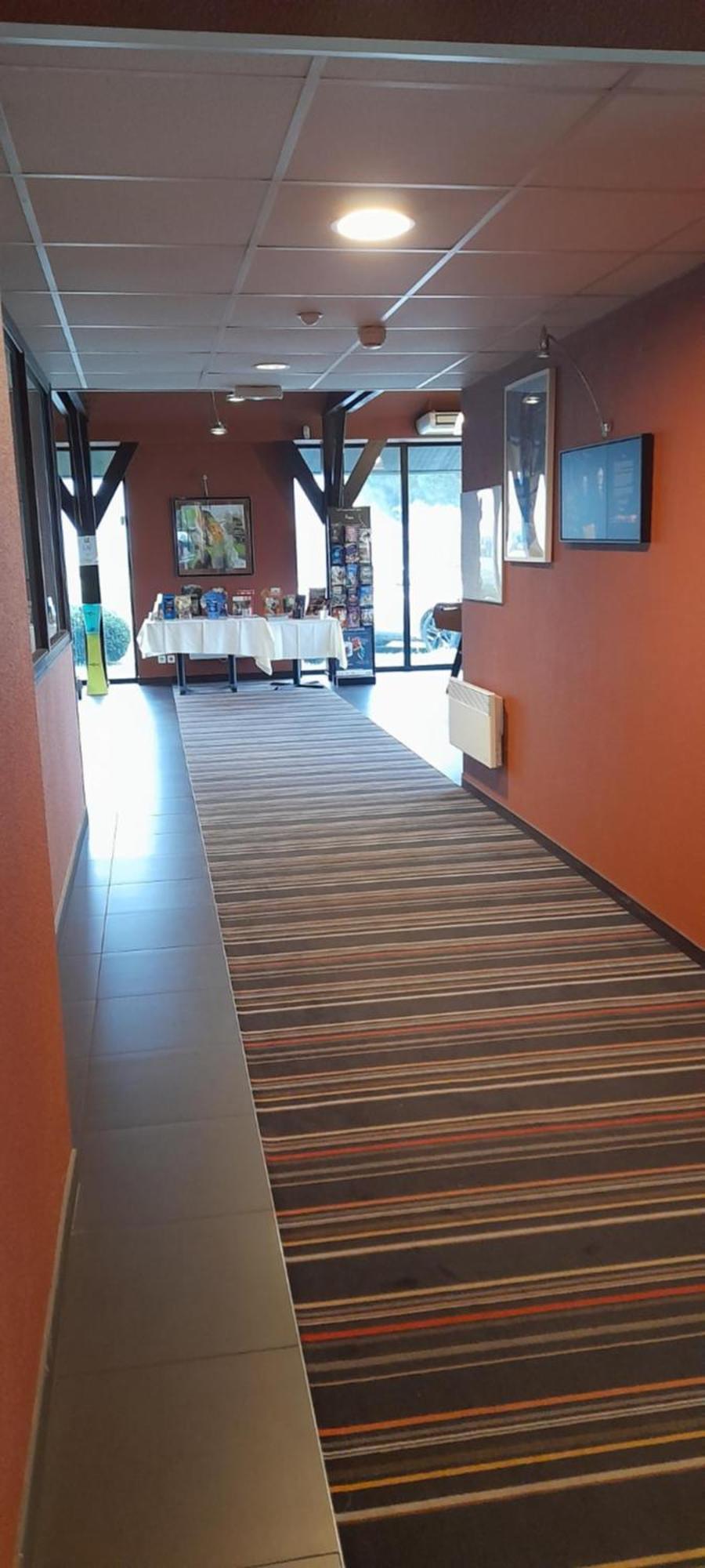 ホテル Ibis Styles Segré エクステリア 写真