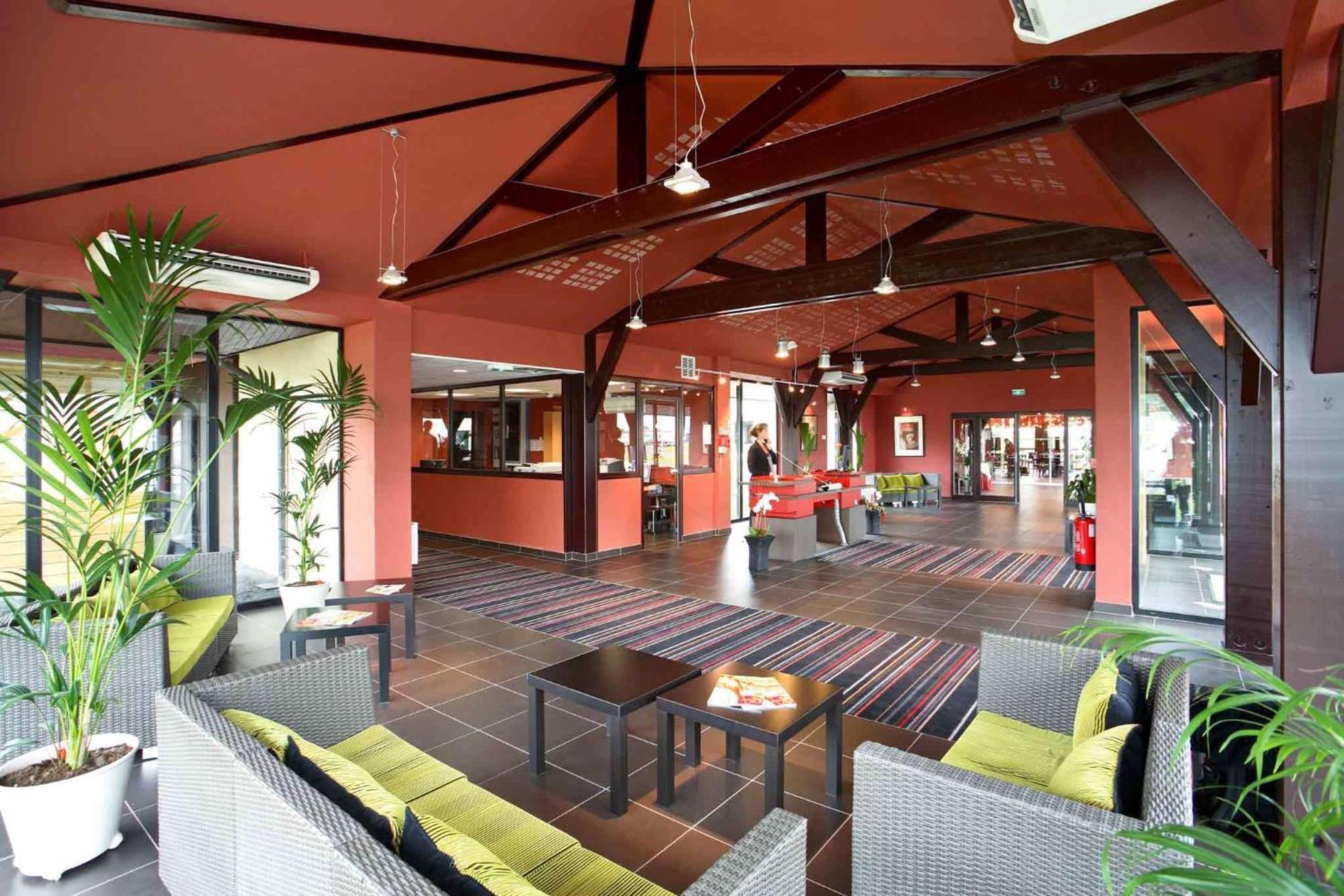 ホテル Ibis Styles Segré エクステリア 写真
