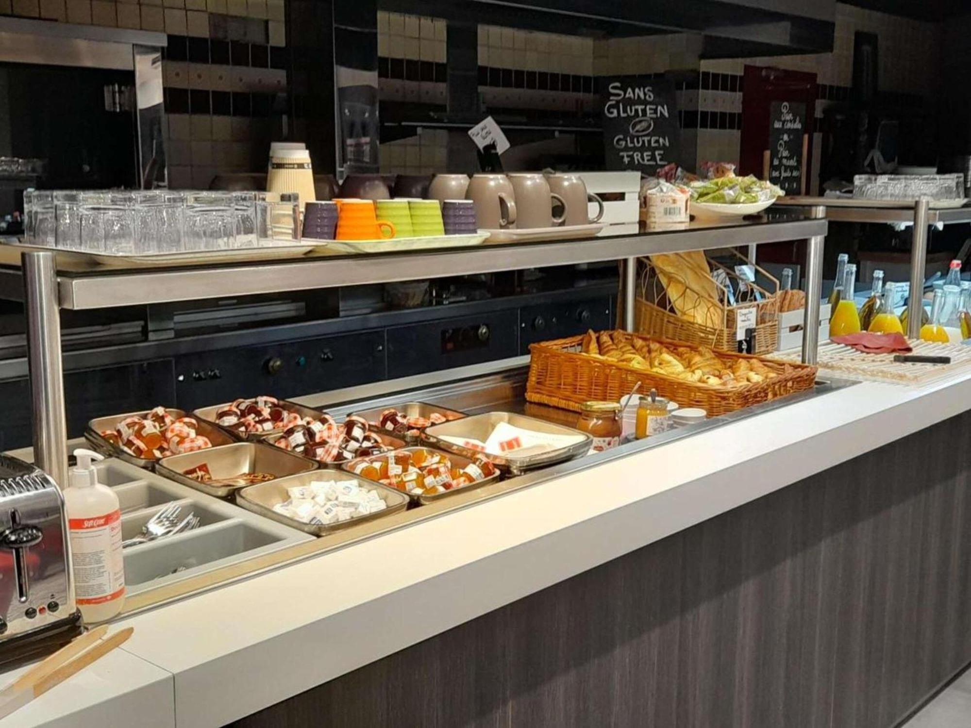 ホテル Ibis Styles Segré エクステリア 写真