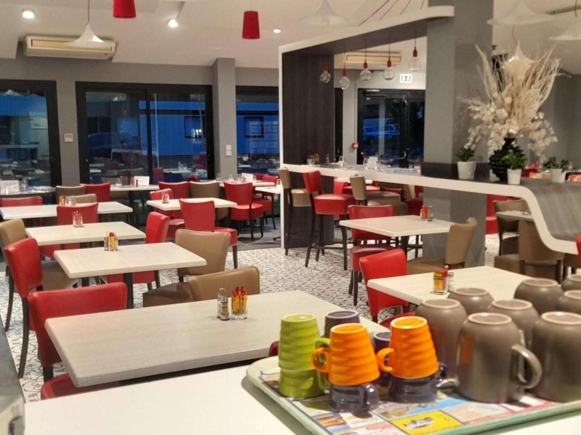 ホテル Ibis Styles Segré エクステリア 写真