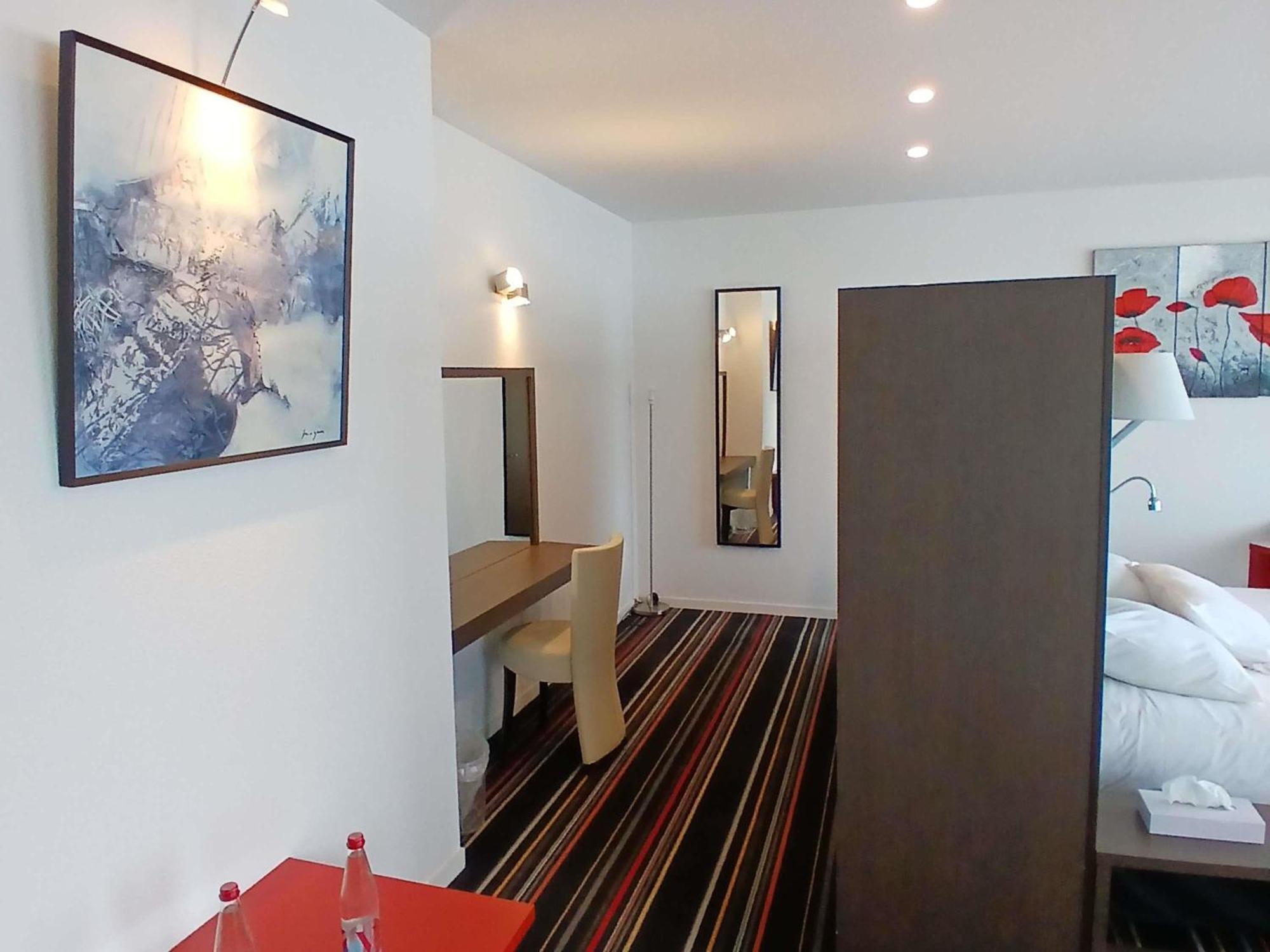 ホテル Ibis Styles Segré エクステリア 写真