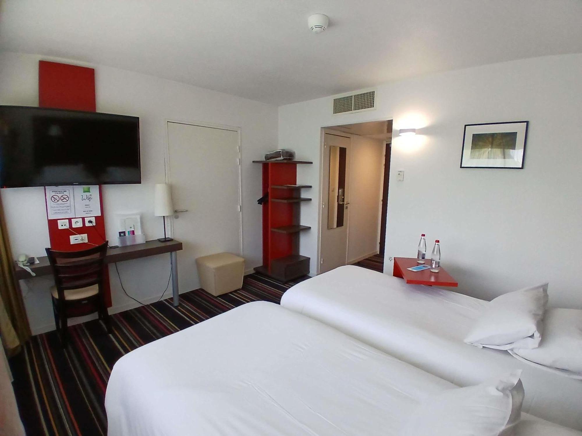 ホテル Ibis Styles Segré エクステリア 写真