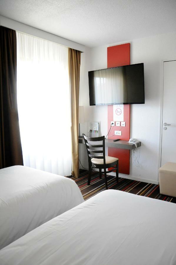 ホテル Ibis Styles Segré エクステリア 写真