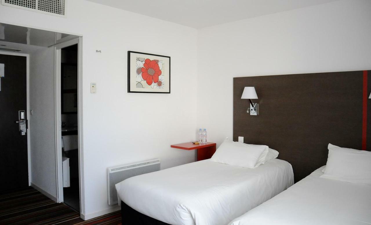 ホテル Ibis Styles Segré エクステリア 写真